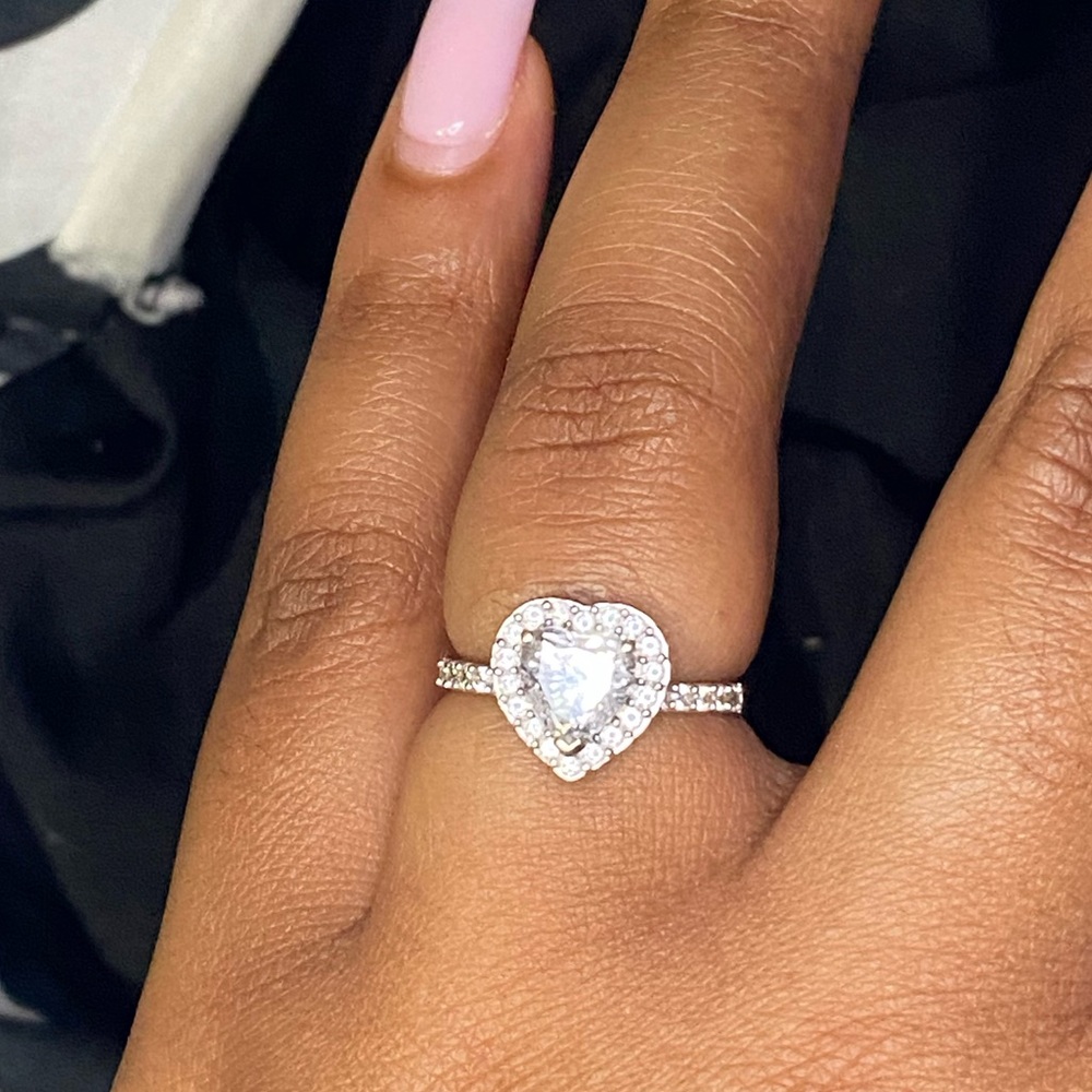 10k gold band heart shaped wedding/engagement ring - Picture 10 of 12